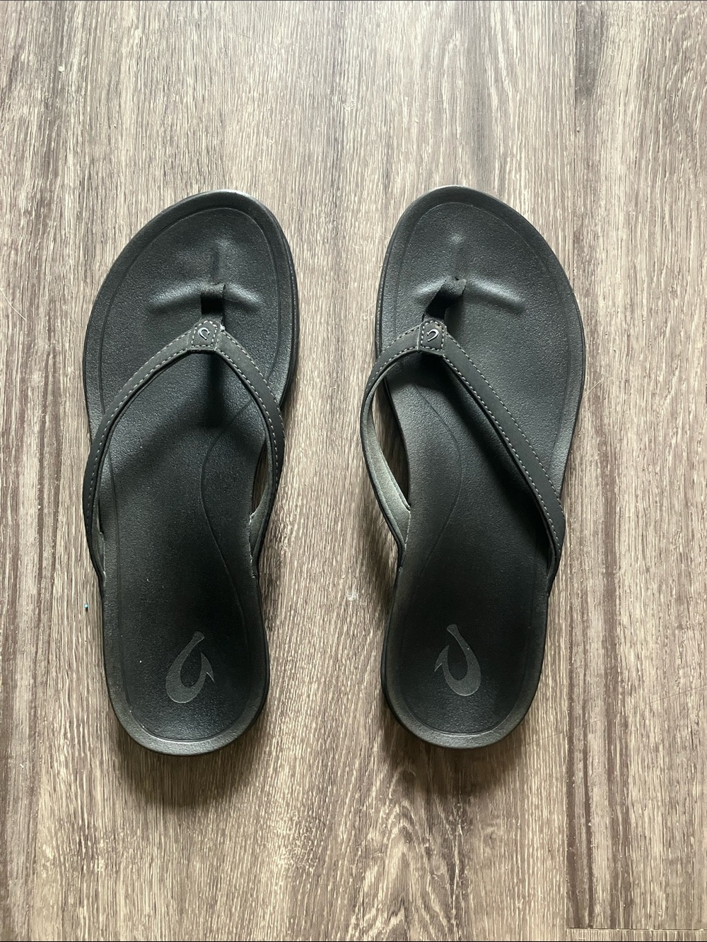 OluKai Women’s Ho’opio Flip Flop Sandals size